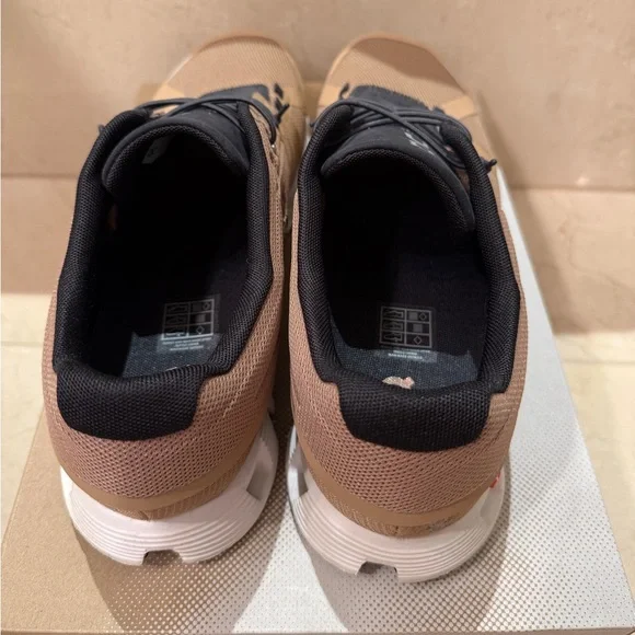 On Running Men’s Cloud 5 Sneakers | Size 11 - Picture 5 of 9